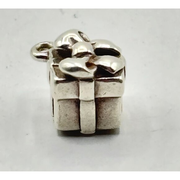 James Avery Sterling Silver 925 Retired Gift Box Charm Bow Design - Picture 2 of 6